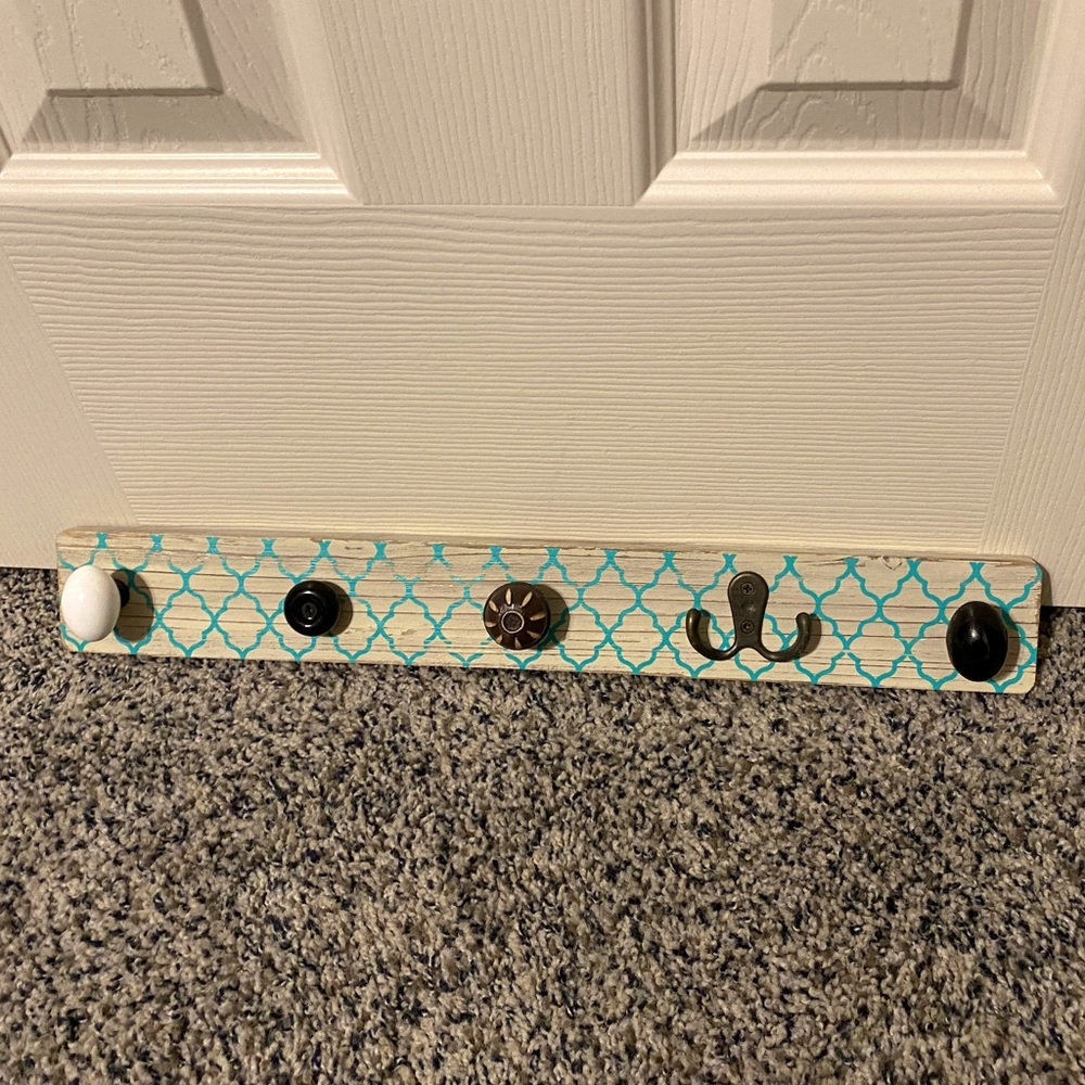 Five-hook decorative wall organizer